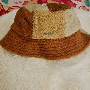Steve Madden!!! Color Block Sherpa Bucket Hat  PERFECT CONDITION!